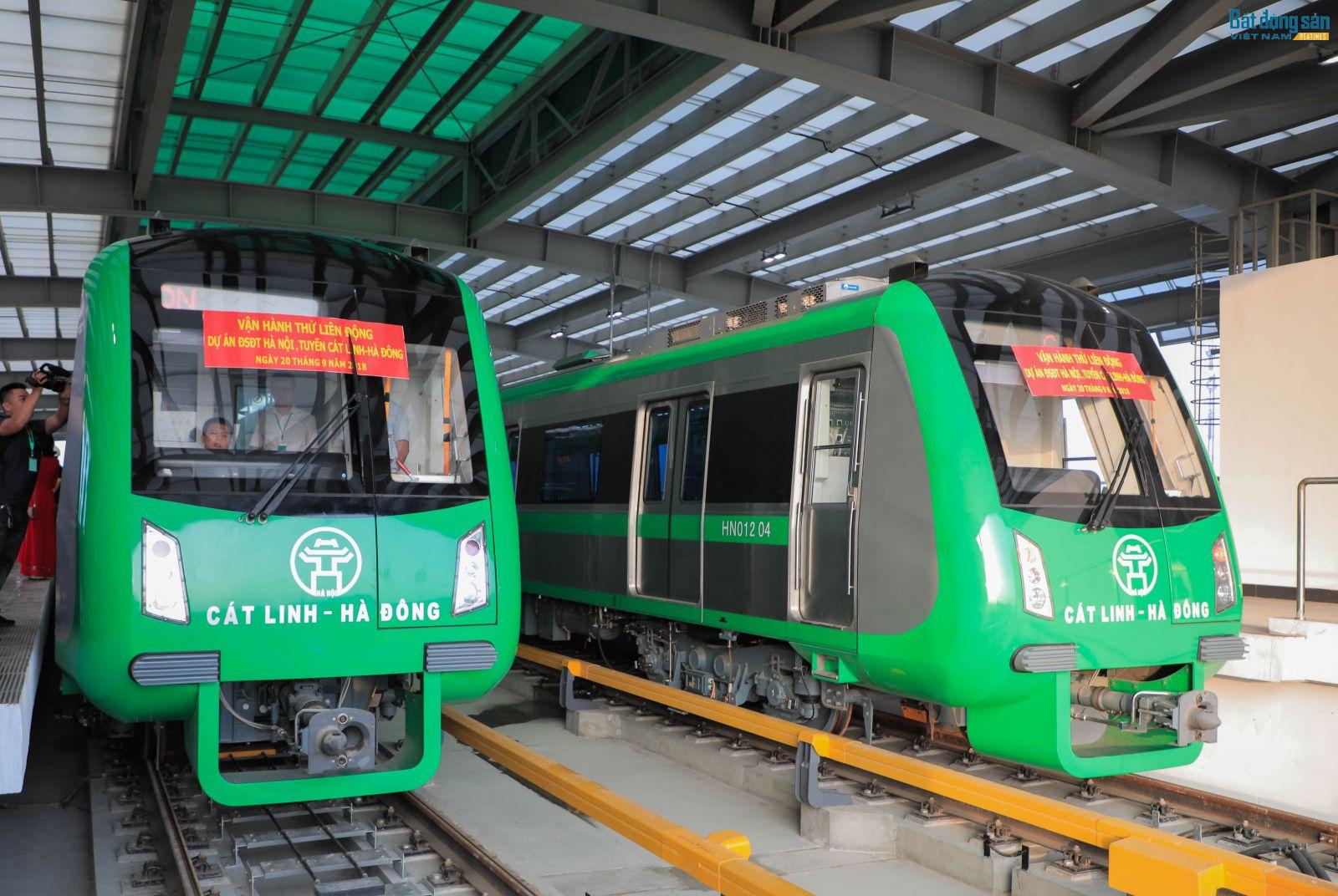 Tốc độ tàu chạy 65km/h, trung bình 32 km/h.