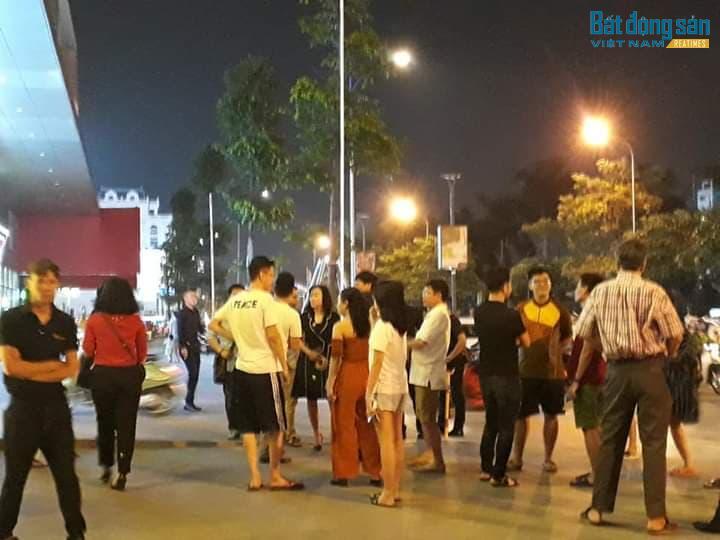 Cư dân vô cùng bức xúc, đề nghị chủ đầu tư nhanh chóng giải quyết sai sót.