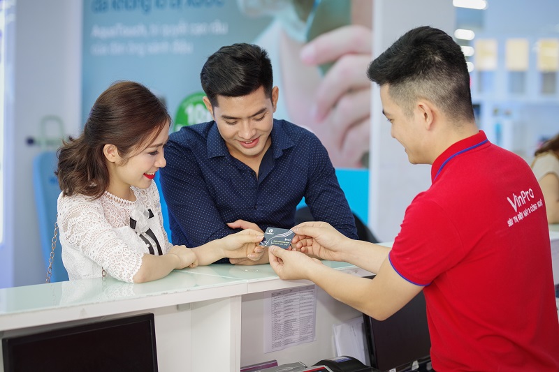 Khách hàng sở hữu thẻ VinID mua hàng online tại website www.dacquyenvinid.com sẽ được hoàn tiền lên đến 10%.