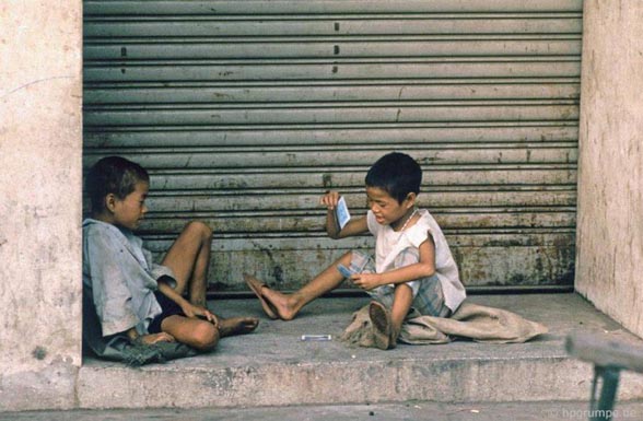 Chỉ mong các bé cố gắng, vượt qua số phận, nâng đỡ nhau để trưởng thành và vững bước đi vào cuộc đời...