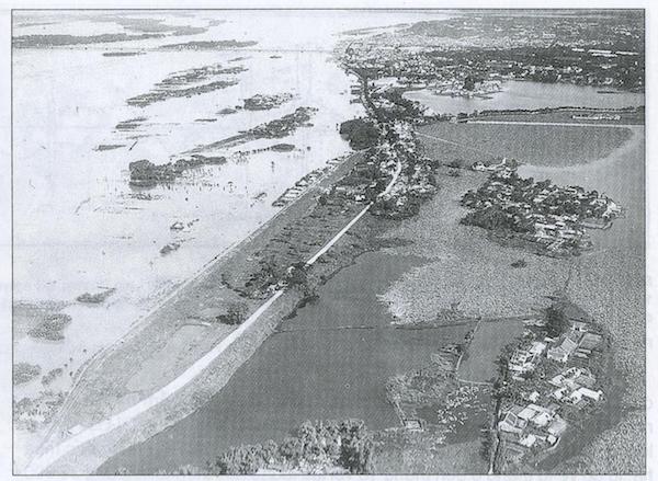 Sông Hồng mùa lũ năm 1930 - Quảng An và Nghi Tàm trở thành đảo nổi giữa mênh mông nước