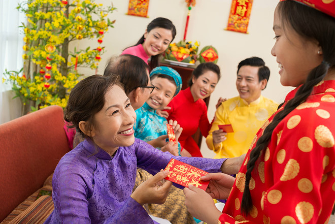 Tết có tục mừng tuổi (ảnh minh họa)