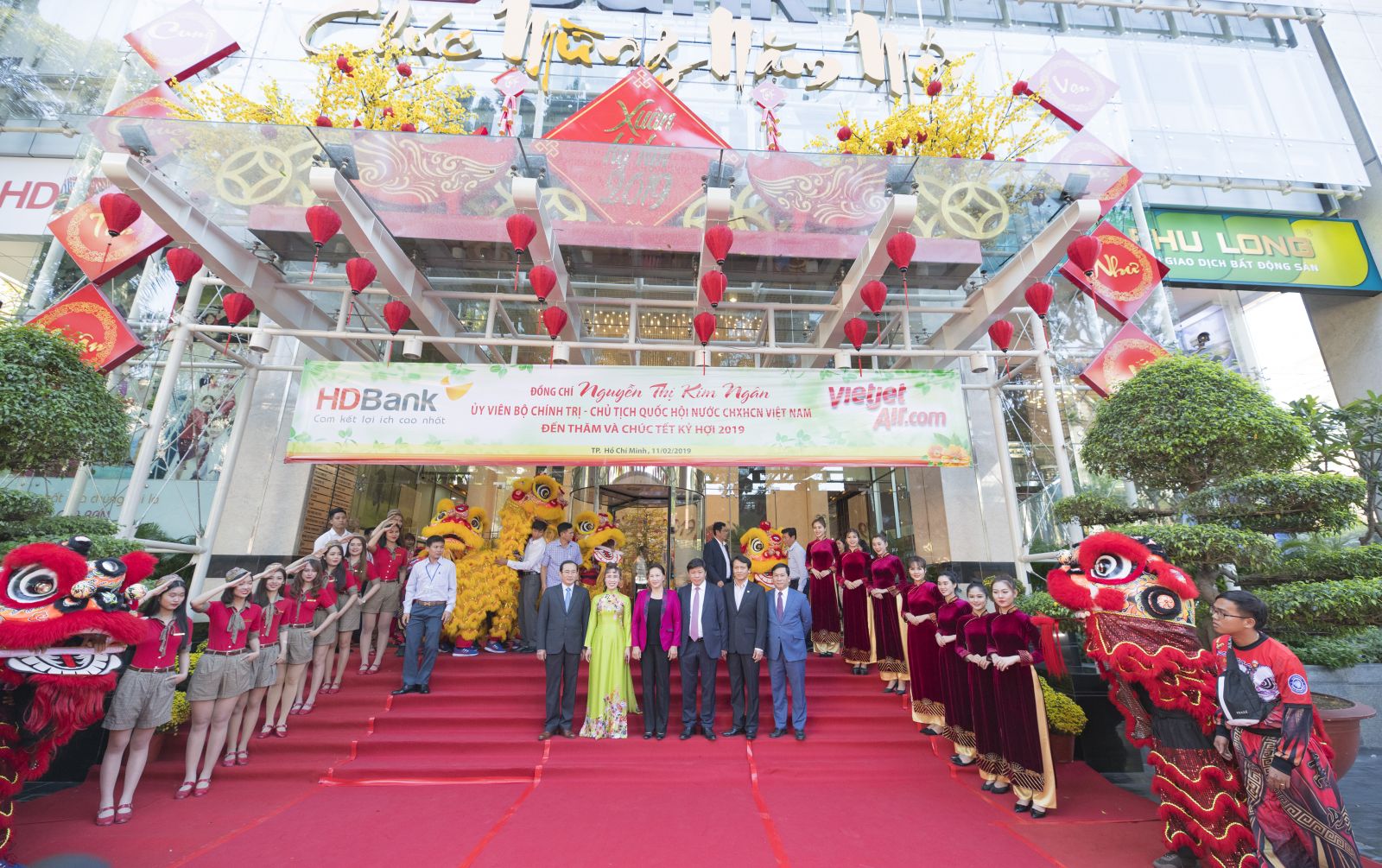 Lãnh đạo tập đoàn Sovico, Phú Long chụp hình lưu niệm với Chủ tịch Quốc hội