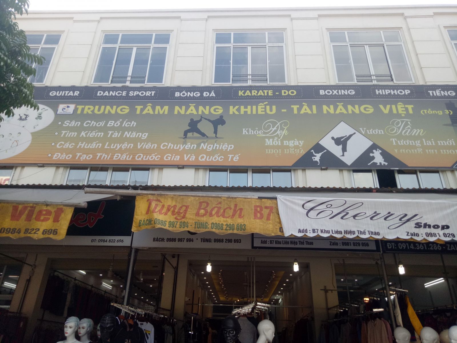 “Hô biến” khu liên hợp thể thao thành dãy ki-ốt cho thuê, trục lợi hàng tỷ đồng “Hô biến” khu liên hợp thể thao thành dãy ki-ốt cho thuê, trục lợi hàng tỷ đồng