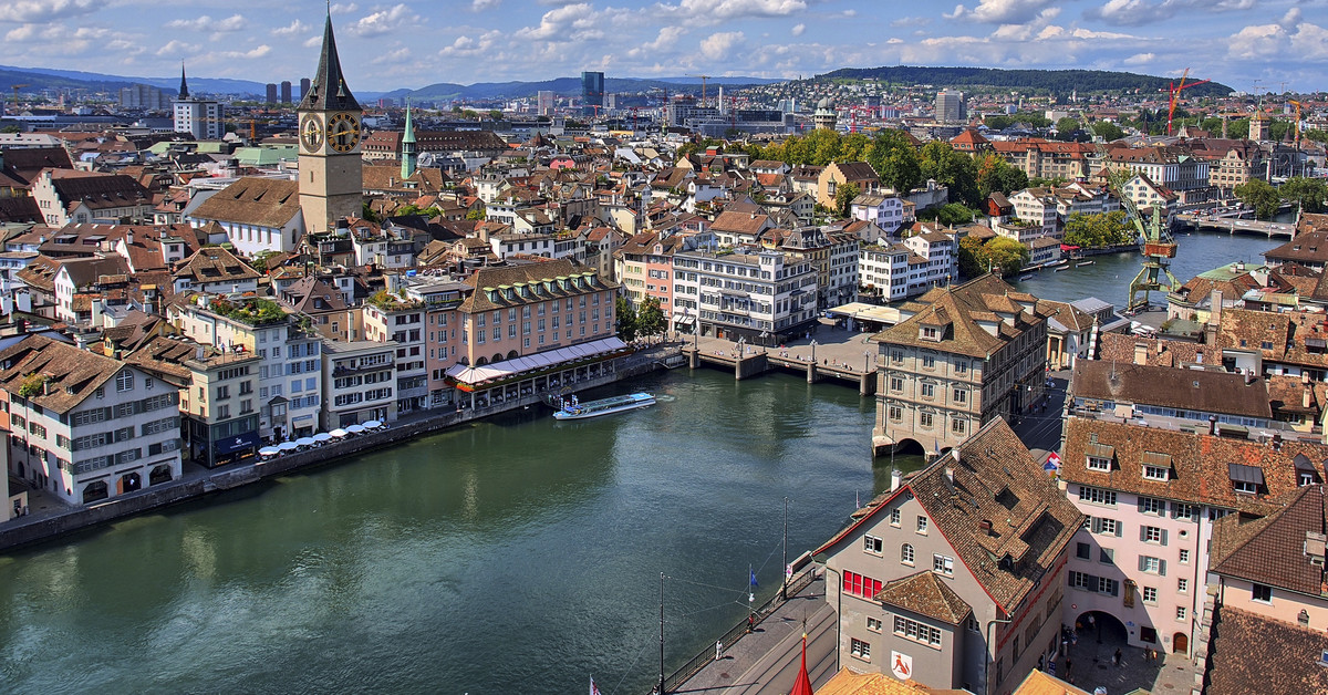 Khung cảnh thành phố Zurich trong lành, yên ả.