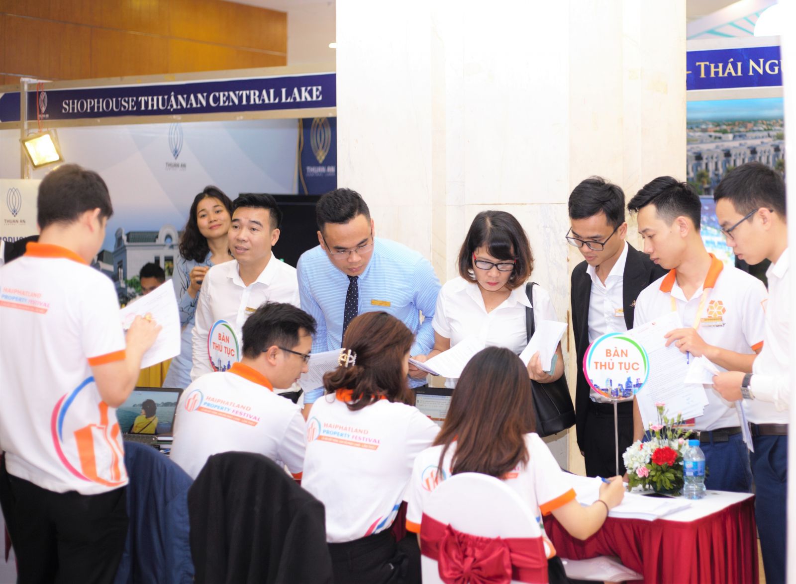 sự kiện thu cả ngàn người tham dự, gồm khách mua nhà, giới đầu tư và nhân viên môi giới bất động sản