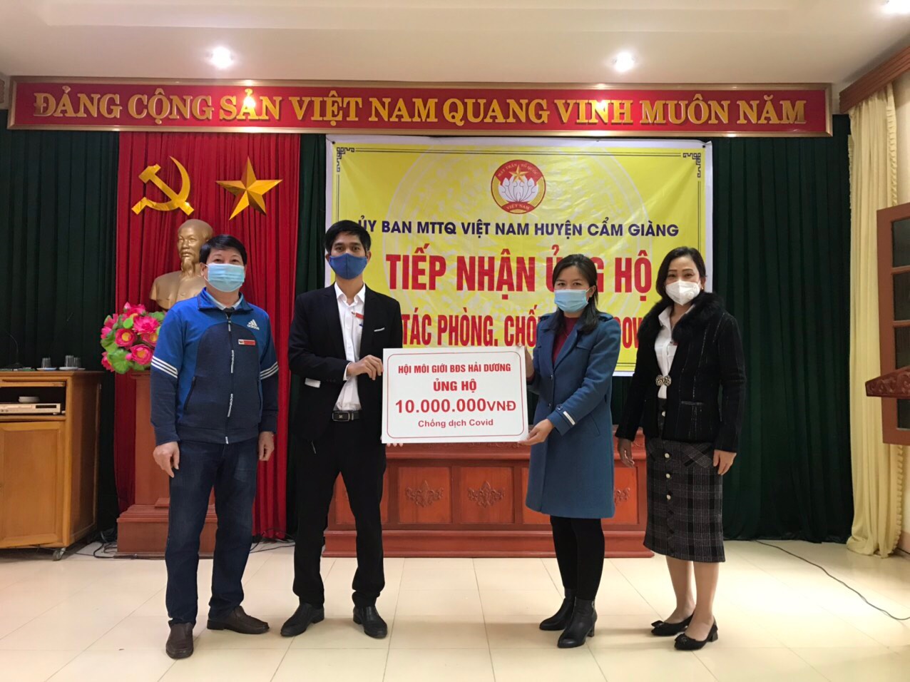 Hội Môi giới BĐS Việt Nam tại Hải Dương chung tay ủng hộ phòng chống Covid-19